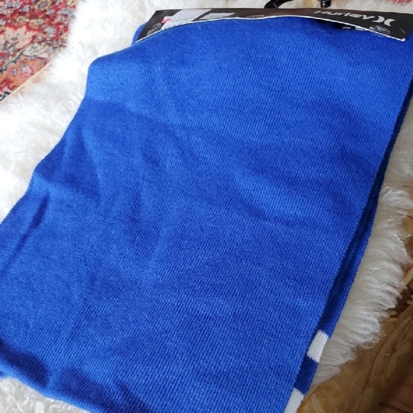 Hurley Royal Blue and White Knit Set Beanie And Scarf Nwt - Picture 10 of 10